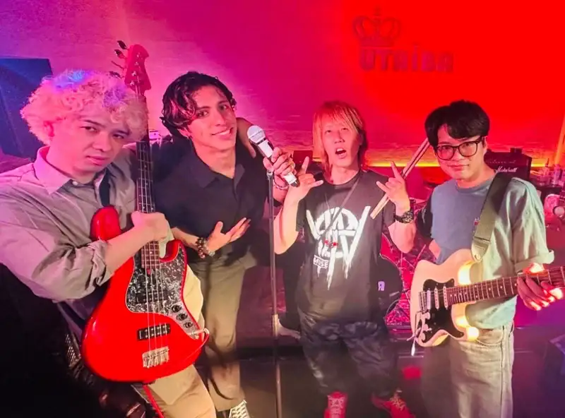 プロバンドメンバーによる生演奏の様子